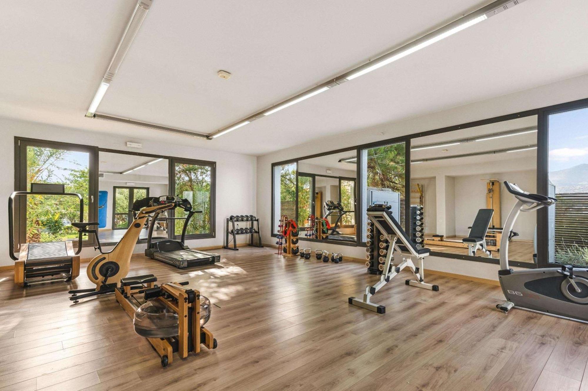 Minos Palace Resort - Adults Only Agios Nikolaos  Bagian luar foto The gym at the hotel